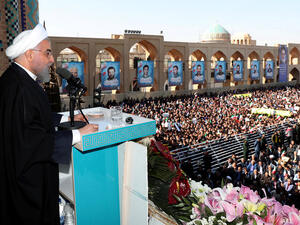 الخارجية الأمريكية تدعو مواقع التواصل الاجتماعي إلى تعليق حسابات النظام الإيراني