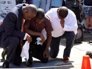 احتجاجات سلمية في أمريكا بعد توجيه اتهامات لرجال شرطة في وفاة فلويد