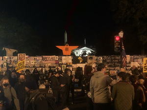 مظاهره مناهضه لترامب أمام البيت الأبيض مع بدء ظهور نتائج الانتخابات