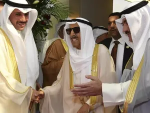 التلفزيون الرسمي: صحة أمير الكويت مستقرة وفي تحسن
