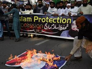 البرلمان الباكستاني يدعو الحكومة لسحب السفير من فرنسا