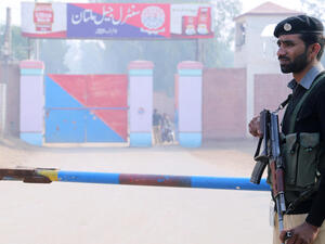 رجل أمن باكستاني- رويترز