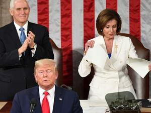 تجنبت بيلوسي العبارات المعتادة مثل "من دواعي سروري" التي يستخدمها رئيس المجلس عادة عند تقديم ترامب