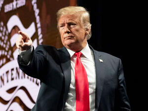 سيناتور أمريكي يبدأ إجراءات رسمية لوقف بيع أسلحة للسعودية