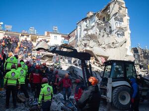 ارتفاع عدد قتلى زلزال تركيا إلى 41 وانتهاء من البحث عن ناجين