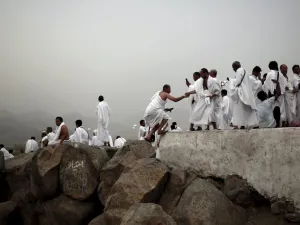 حجاج بيت الله الحرام يتأهبون للوقوف بعرفات