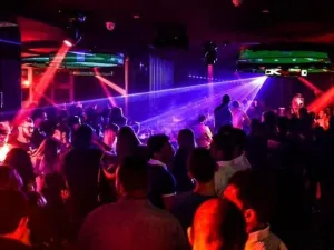 "ديسكو في جدة" و"بار حلال" يتصدران أحاديث النشطاء