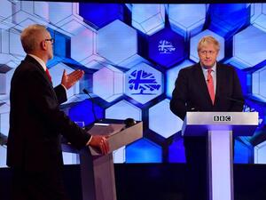 استطلاع جديد يظهر تقدم حزب جونسون بانتخابات بريطانيا