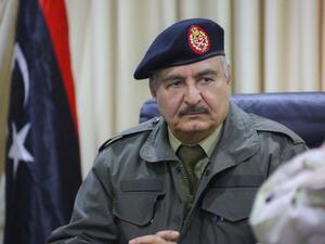 حفتر زعم أن حكومة الوفاق لا تلتزم بوقف إطلاق النار