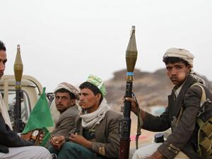 البنتاغون: إيران تواصل إرسال أسلحة للحوثيين