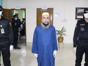 صورة نشرتها شرطة النخبة في بنغلادش للمشتبه به كمال الدين (وسط) في دكا في 1 حزيران/يونيو 2020 شرطة النخبة في بنغلادش شرطة النخبة في بنغلادش