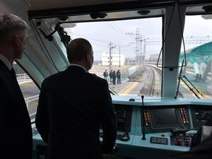 روسيا تفتتح خطاً للسكك الحديدية يربط القرم بها