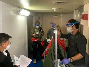 بنس: إصابة 21 شخصا بكورونا على متن سفينة قبالة ساحل الولايات المتحدة