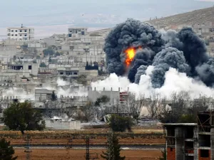 ضربات جوية تقودها روسيا على شمال غرب سوريا الخاضع للمعارضة تقتل 40