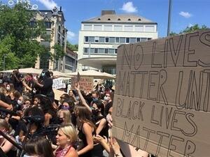 سويسرا: أكثر من 10 آلاف شخص يتظاهرون ضد العنصرية في زيورخ