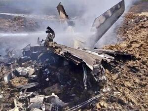 تحطم طائرة باكستانية على متنها 90 راكبا في كراتشي