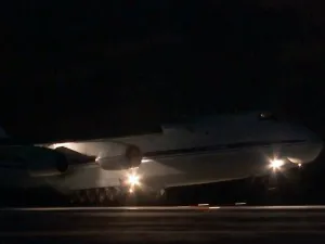 طائرة تقل 15 طفلا روسيا تعود إلى الوطن من سوريا