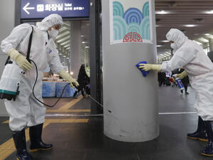 وفيات فيروس كورونا بالصين تصل 56 و 300 إصابة جديدة