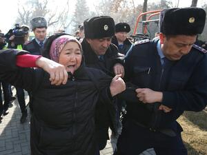 اعتقال عشرات المحتجين المناهضين للحكومة في كازاخستان