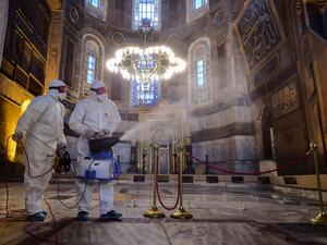 فرنسا تسمح باستئناف التجمعات الدينية شرط الالتزام بقيود التباعد