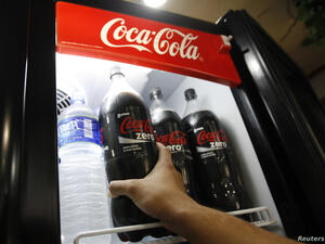 لدى "كوكا كولا" 86200 موظف منهم حوالي 10100 في الولايات المتحدة