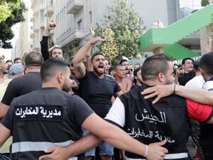 مئات اللبنانيين يستأنفون احتجاجاتهم المناهضة للحكومة مع تخفيف قيود كورونا