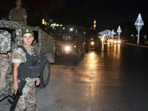 الجيش اللبناني يرسل تعزيزات لبلدة القصر الحدودية بعد مقتل جندي سوري