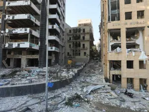 100 قتيل وأكثر من 4 آلاف جريح في انفجار مرفأ بيروت