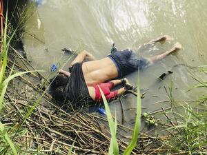 انتقاد كبير للرئيس المكسيكي بعد حادث غرق المهاجر وطفلته