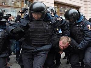 موسكو: اعتقالات بمسيرة تطالب بمشاركة المعارضة بالانتخابات