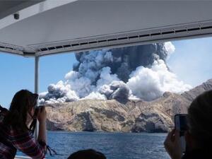 شرطة نيوزيلندا تفتح تحقيقا جنائيا لكشف ملابسات مقتل أشخاص في ثوران بركان