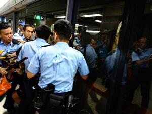 المتظاهرون في هونغ كونغ يحاولون تعطيل المترو ويدعون إلى إضراب عام