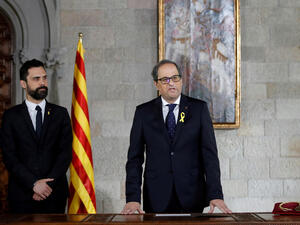 الآلاف يتظاهرون في إسبانيا بعد قرار المحكمة العليا بوقف زعيم كتالونيا عن منصبه