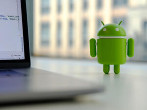 الآن في Android 11، نمنح المستخدمين مزيدا من التحكم من خلال القدرة على منح إذن” لمرة واحدة “مؤقت لمعلومات حساسة مثل الموقع