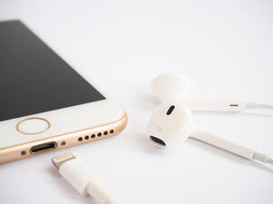تم إيقاف جهاز iPhone SE الأصلي، الذي كان له نفس الشكل مثل جهاز iPhone 5S بحجم 4 بوصة، في عام 2018