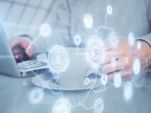 مع حلول العام ذاته يجب أن تتوفر شبكات (5G) في المدن والمناطق السكنية التي يزيد عدد سكانها على مليون نسمة