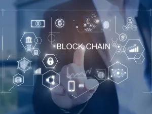 أكدت الدائرة تنفيذ 24 حالة استخدام للبلوك تشين في 8 قطاعات، إلى جانب إطلاق سياسات دبي لتطبيق تكنولوجيا «البلوك تشين»، وأول منصة بلوك تشين معتمدة حكومياً
