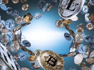 العملات الرقمية تنخفض بشكل جماعي أمام الدولار 