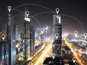 اقتصاد المشاركة كان موجودًا لبعض الوقت، فقد ساعد الإنترنت في تطوره السريع، حيث وفر سهولة الوصول إلى بعض الأسواق التقليدية