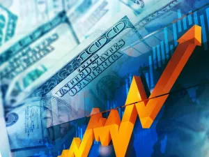 أسعار الدولار ترتفع وسط تراجع العملات الحساسة 