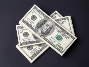 الدولار قرب أقل مستوى في شهر مع ترقب بيانات الوظائف الأمريكية