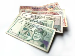 قالت وكالة Moody's إن انخفاض أسعار النفط في الأجل المتوسط سيزيد بشدة من ديون عمان وسيقوض قدرتها على تحمل الدين