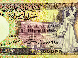 اعتبر الاقتصادي السوري أن تقليص الدعم بموازنة العام المقبل، من دون تحسين الرواتب والأجور، من شأنه أن يزيد من نسبة الفقر التي تزيد عن 80% حالياً