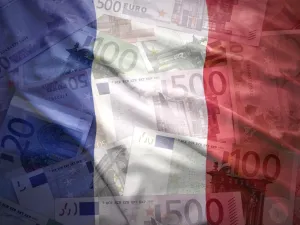 بيانات فرنسية تصعد باليورو فوق 1.13 دولار