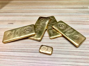 احتياطي الإمارات من الذهب يرتفع أربعة أضعاف ونصف خلال عام