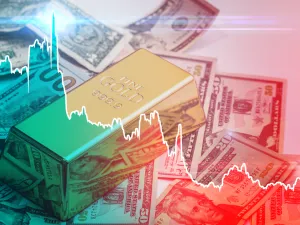 أسعار الذهب تنخفض وقوة الدولار تطغى عقب الانهيار التاريخي للنفط 