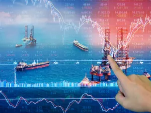 ساهمت موجة الانخفاضات التي عمت الأسواق المالية الخليجية في تراجع سوق الأسهم السعودية - أكبر بورصة مالية في الشرق الأوسط - بنسبة 2.4 في المائة