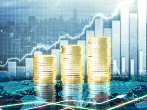 الذهب يرتفع نحو أعلى مستوى في 8 سنوات