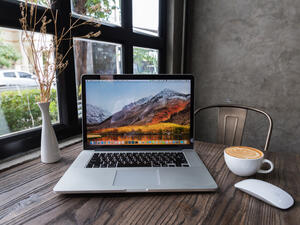 تنصح Apple المستخدمين أيضًا بعمل نسخة احتياطية لبيانات MacBook Pro الخاصة بهم قبل إرسال أجهزتهم للخدمة