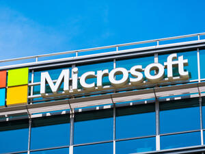تشمل بعض مزايا هذا النهج الموحد، وفقا لشركة Microsoft، تجربة مستخدم مبسطة، وتخزين أقل على هاتف المستخدم مقارنةً بتثبيت ثلاثة تطبيقات منفصلة)
